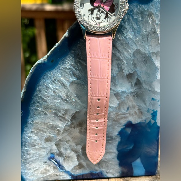 A Pink Minnie Mouse with a Pink Bow Watch - Picture 5 of 10